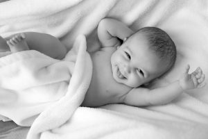 A csecsemő agyfejlődése függ a szülés módjától